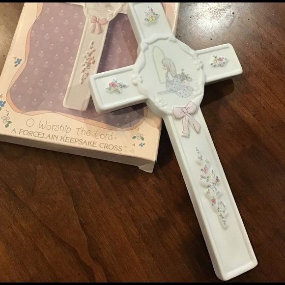 Enesco Precious Moments
Porcelain keepsake cross